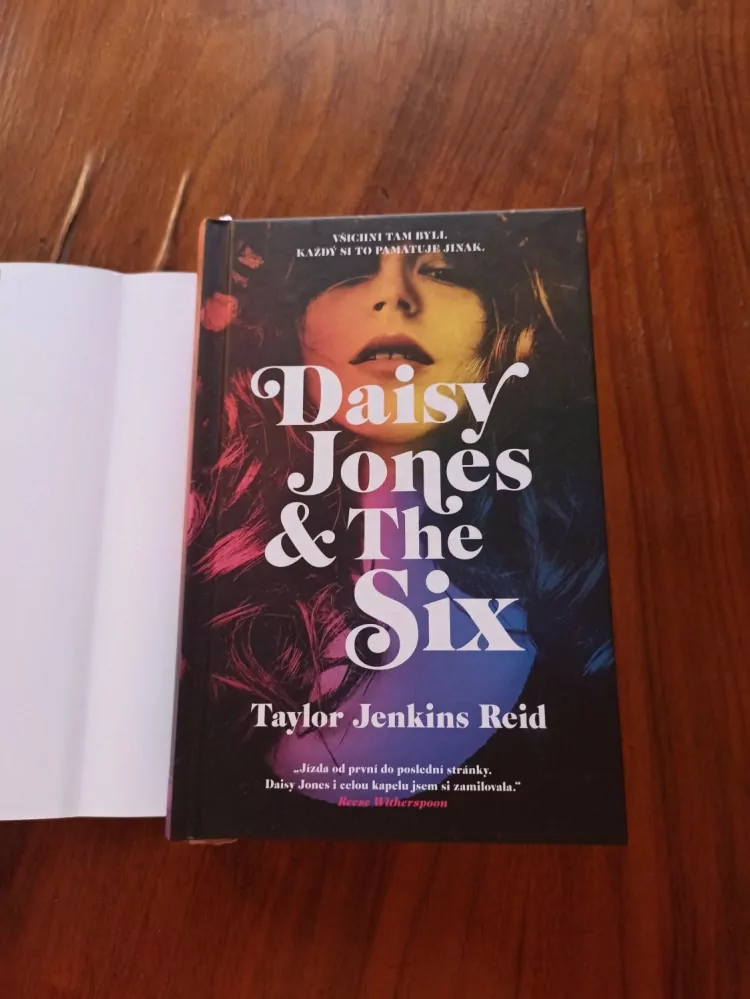 TAYLOR JENKINS REID - Daisy Jones & The Six