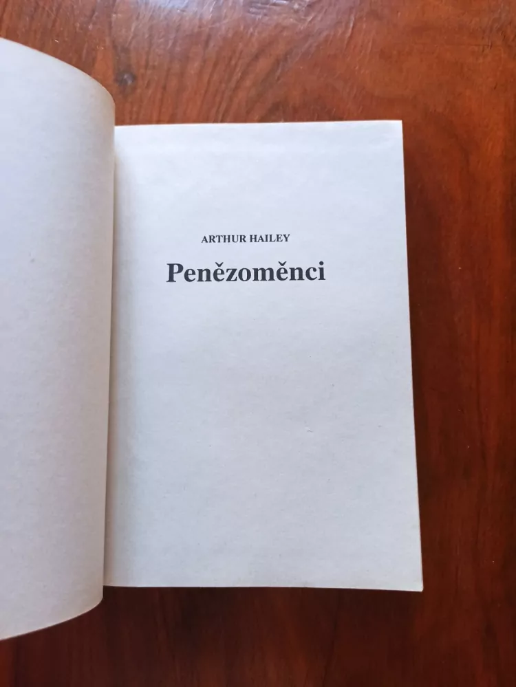 ARTHUR HAILEY - Penězoměnci