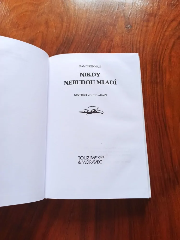 DAN BRENNAN - Nikdy nebudou mladí