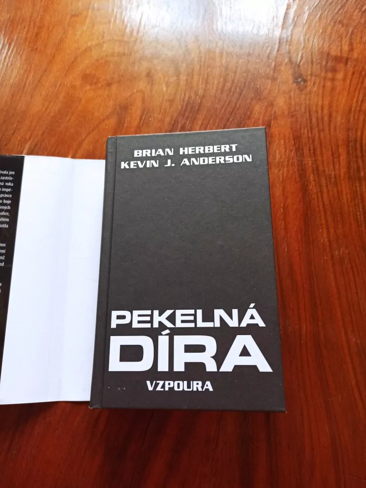 BRIAN HERBERT, KEVIN J. ANDERSON - Pekelná díra – Vzpoura