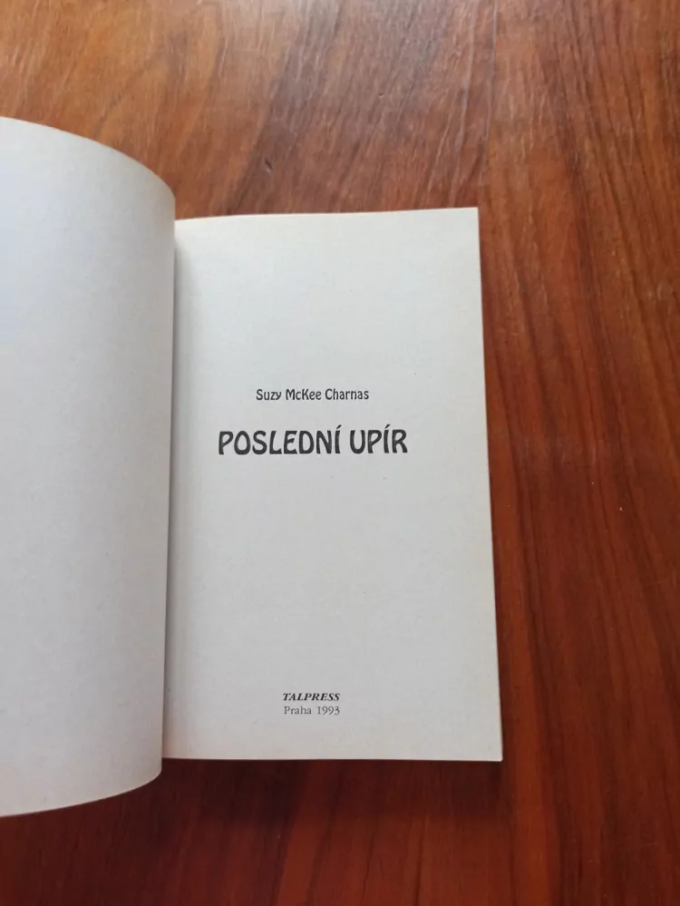 SUZY McKEE CHARNAS - Poslední upír