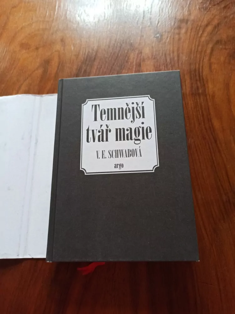 VICTORIA SCHWAB - Temnější tvář magie