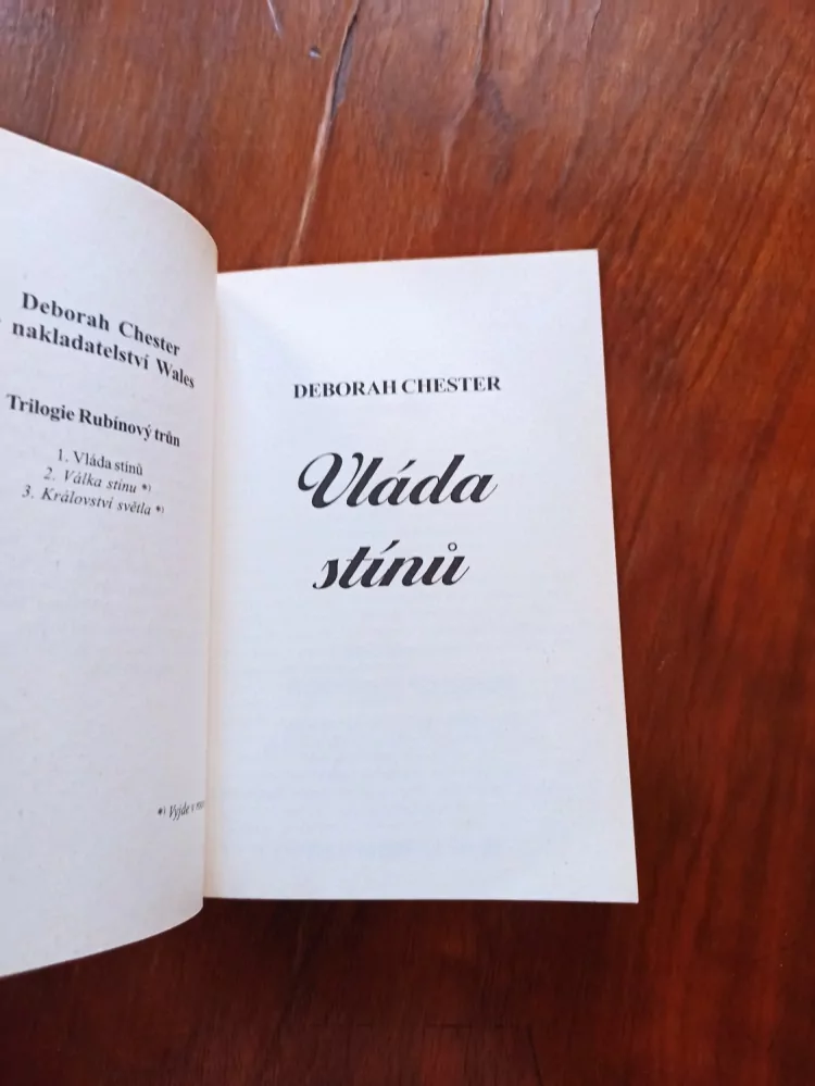 DEBORAH CHESTER - Rubínový trůn 1. - Vláda stínů