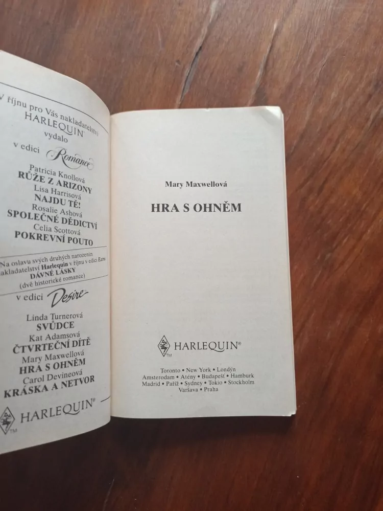 MARY MAXWELL - Hra s ohněm