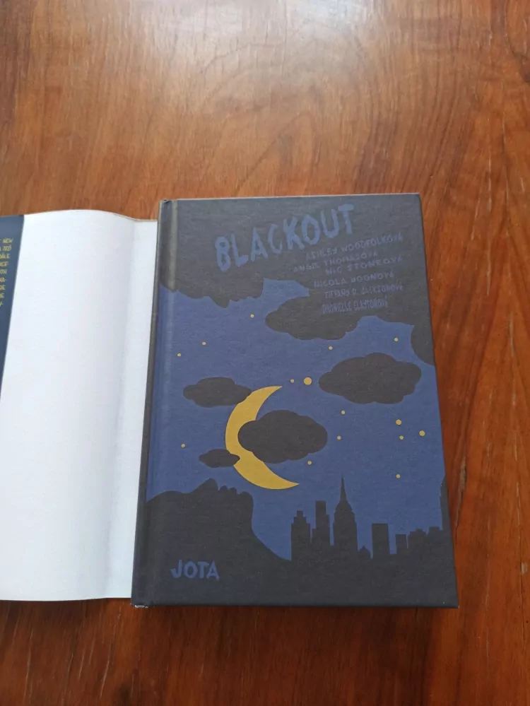ASHLEY WOODFOLK, NICOLA YOON, ANGIE THOMAS, DHONIELLE CLAYTON, TIFFANY D. JACKSON, NIC STONE - Blackout