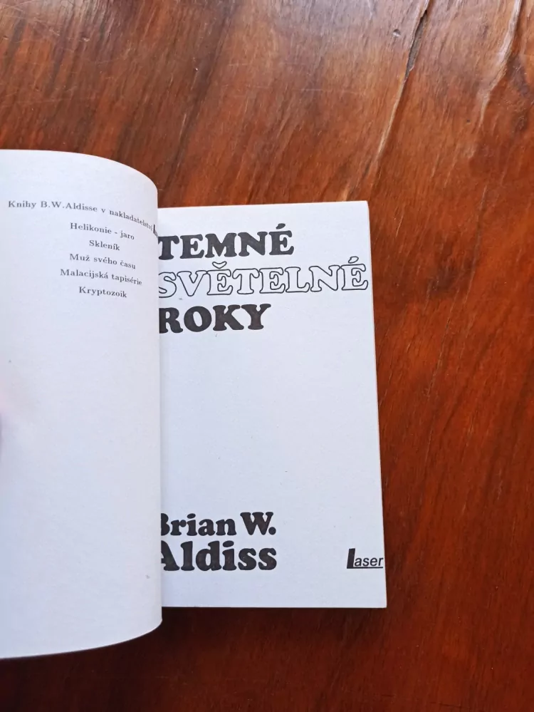 BRIAN WILSON ALDISS - Temné světelné roky