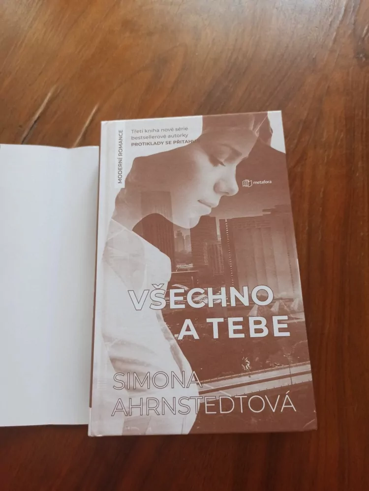 SIMONA AHRNSTEDT - Všechno a tebe