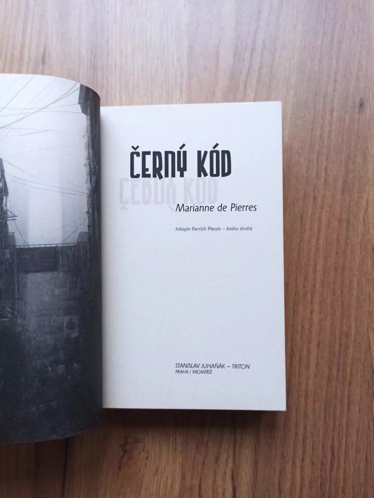 MARIANNE DE PIERRES - Černý kód -  Parrish Plessis 2.