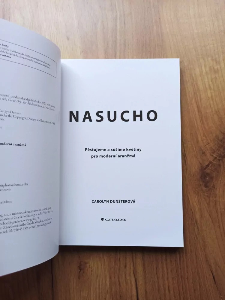 CAROLYN DUNSTER - Nasucho - pěstujeme a sušíme květiny pro moderní aranžmá