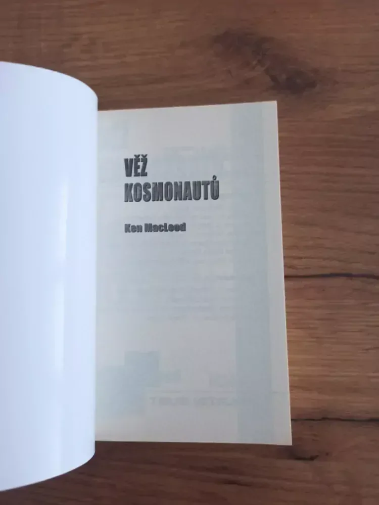 KENNETH MacLeod - Věž kosmonautů