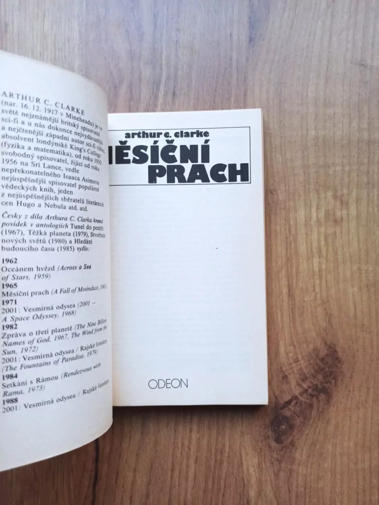 ARTHUR CHARLES CLARKE - Měsíční prach