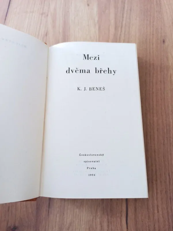 KAREL JOSEF BENEŠ - Mezi dvěma břehy