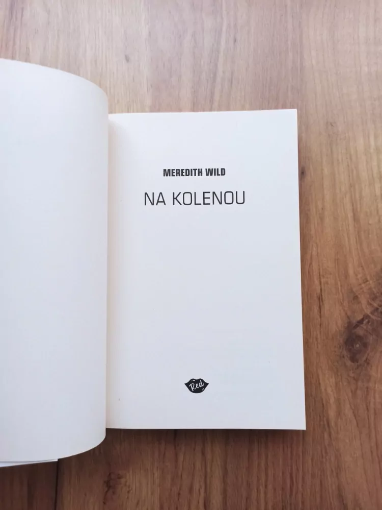 MEREDITH WILD - Na kolenou