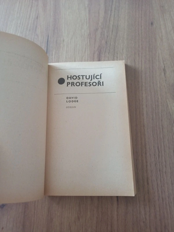 DAVID LODGE - Hostující profesoři