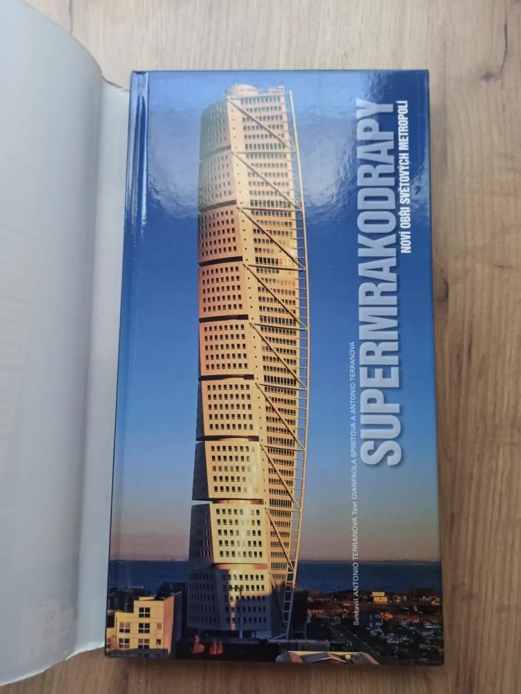 ANTONIO TERRANOVA - Supermrakodrapy - Noví obři světových metropolí