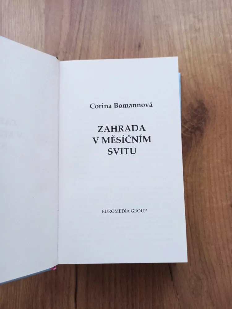 CORINA BOMANN - Zahrada v měsíčním svitu