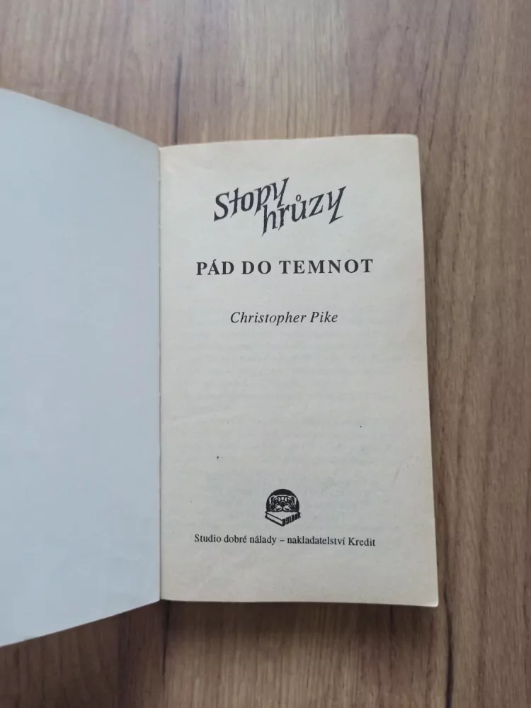 CHRISTOPHER PIKE - Pád do temnot - Stopy hrůzy (49.)