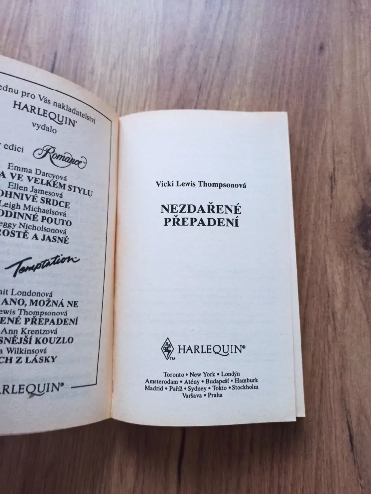 VICKI LEWIS THOMPSON - Nezdařené přepadení