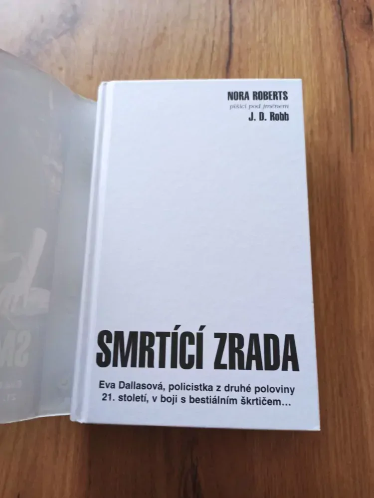 J. D. ROBB - Smrtící zrada