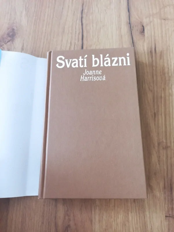 JOANNE HARRIS - Svatí blázni