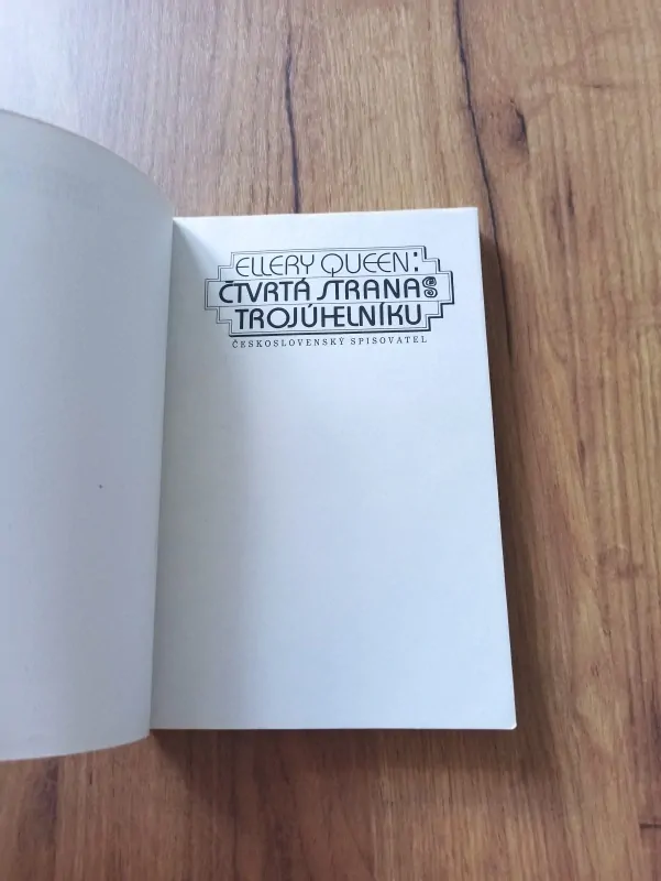 ELLERY QUEEN - Čtvrtá strana trojúhelníku
