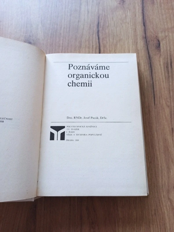 JOSEF PACÁK - Poznáváme organickou chemii