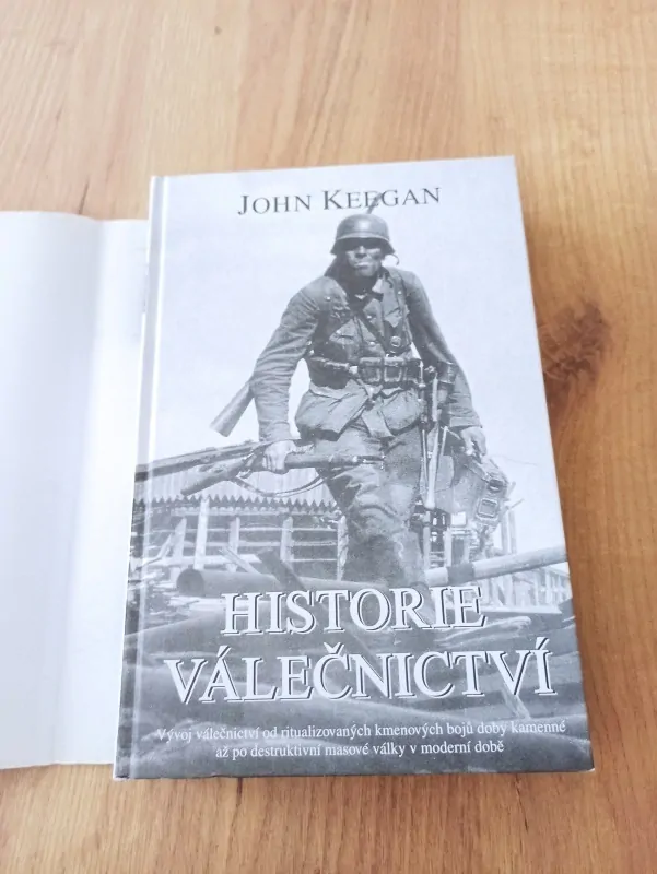 JOHN KEEGAN - Historie válečnictví