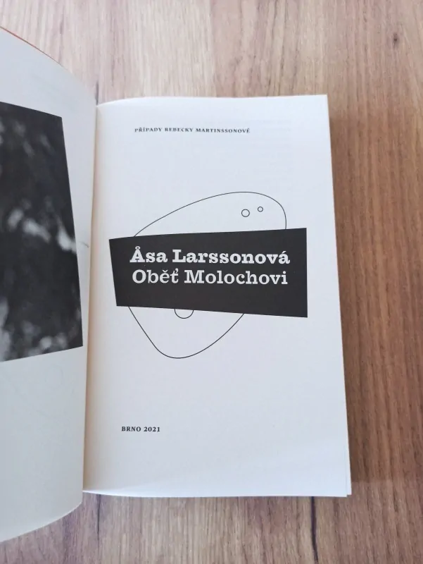 ÅSA LARSSON - Oběť Molochovi