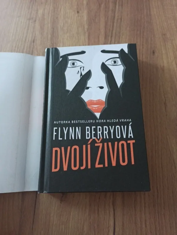 FLYNN BERRY - Dvojí život