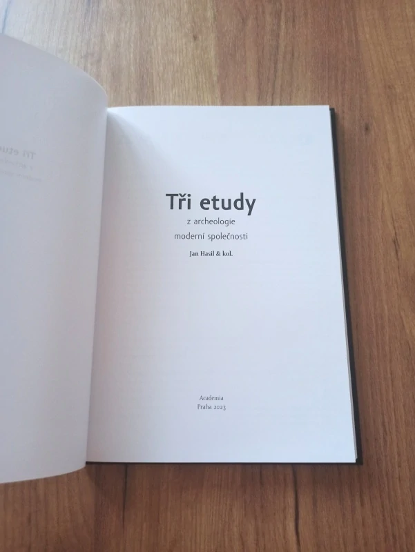 JAN HASIL - Tři etudy z archeologie moderní společnosti