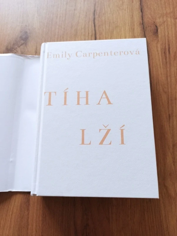 EMILY CARPENTER - Tíha lží