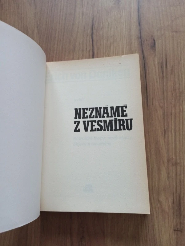 ERICH VON DÄNIKEN - Neznámé z vesmíru