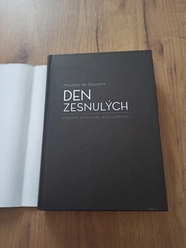 MAURIZIO DE GIOVANNI - Den zesnulých: Podzim komisaře Ricciardiho