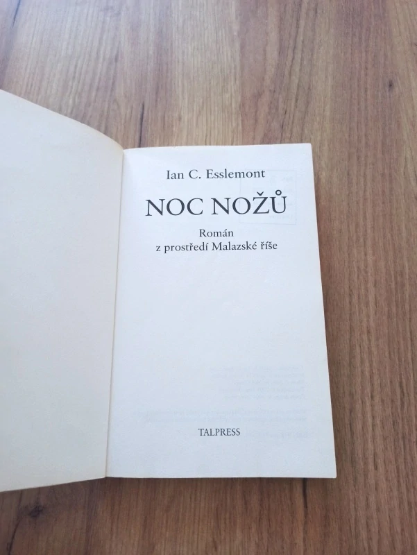 IAN CAMERON ESSLEMONT - Noc nožů