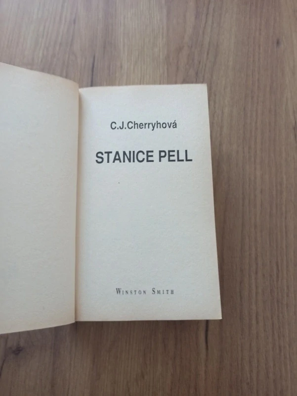 CAROLYN JANICE CHERRYH - Stanice Pell