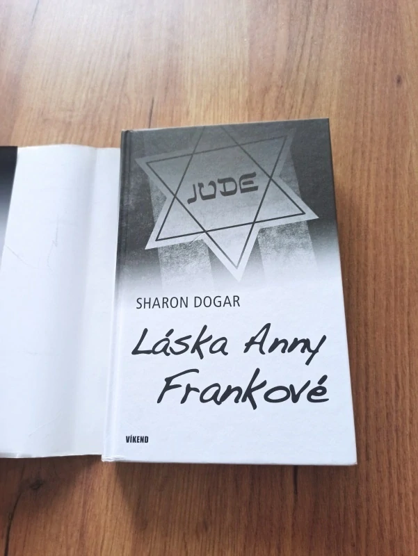 SHARON DOGAR - Láska Anny Frankové