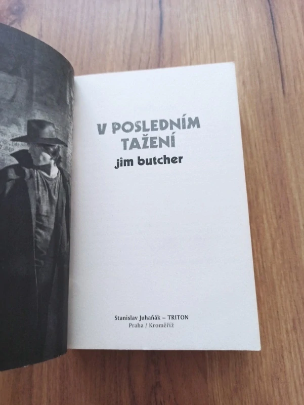 JIM BUTCHER - V posledním tažení - Harry Dresden 7.