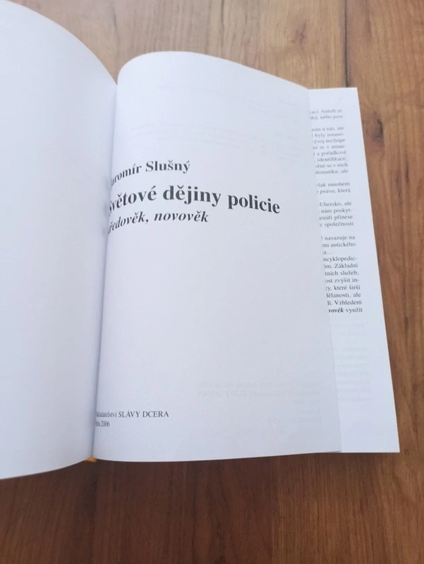 JAROMÍR SLUŠNÝ - Světové dějiny policie: Středověk, novověk