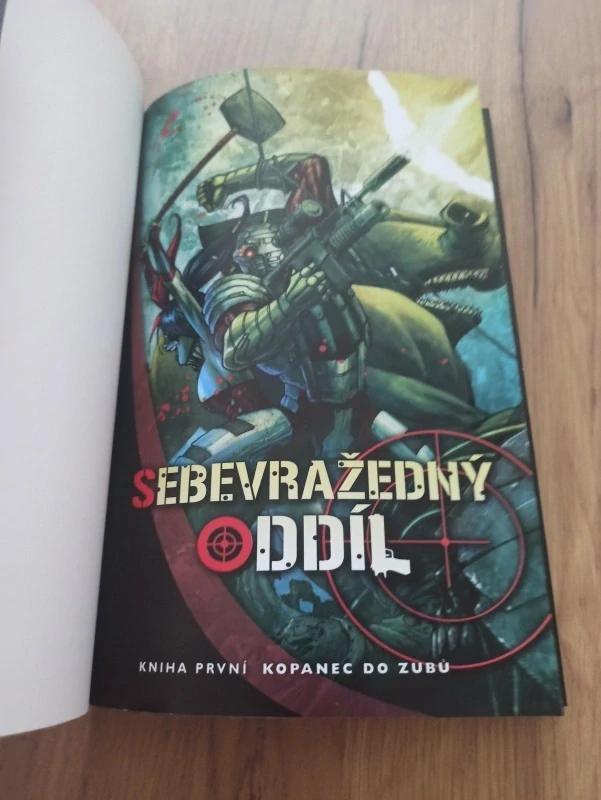 ADAM GLASS - Sebevražedný oddíl 1. - Kopanec do zubů