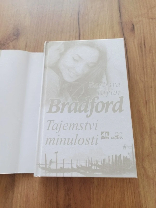 BARBARA TAYLOR BRADFORD - Tajemství minulosti