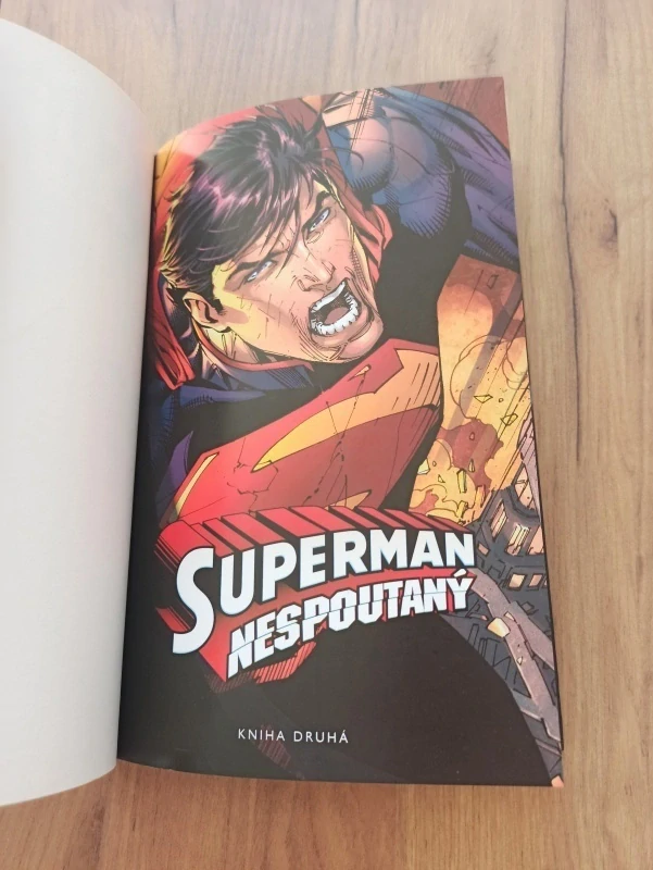 SCOTT SNYDER - Superman Nespoutaný: Kniha druhá