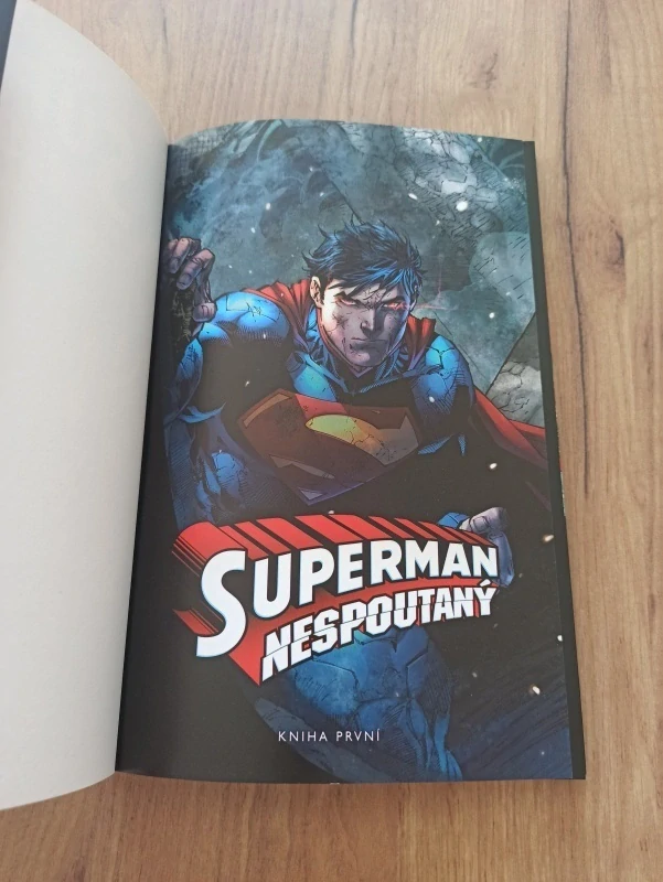 SCOTT SNYDER - Superman Nespoutaný: Kniha první
