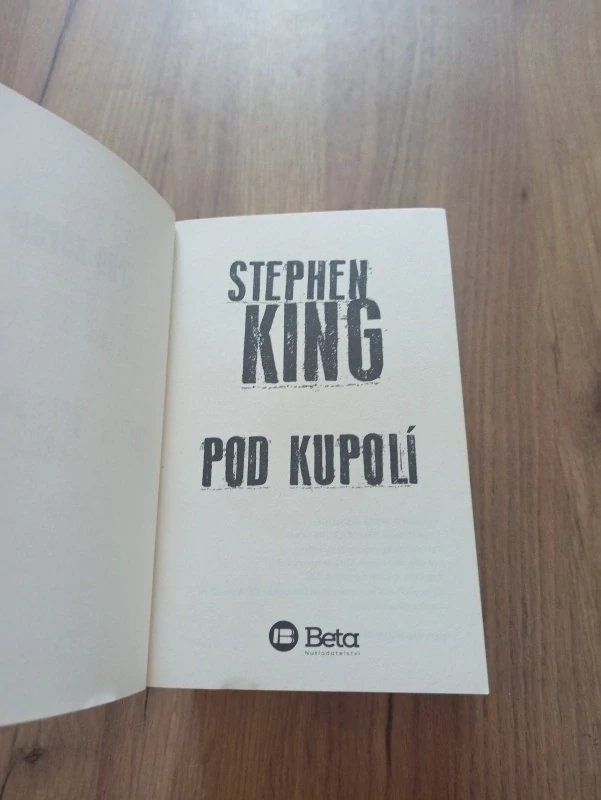 STEPHEN KING - Pod kupolí