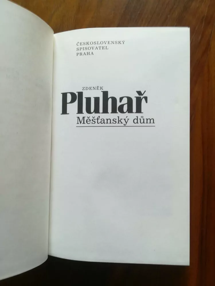 ZDENĚK PLUHAŘ - Měšťanský dům