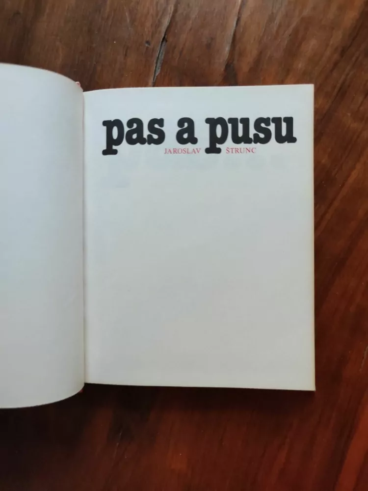 JAROSLAV ŠTRUNC - Pas a pusu