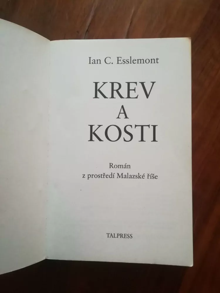 IAN CAMERON ESSLEMONT - Krev a kosti