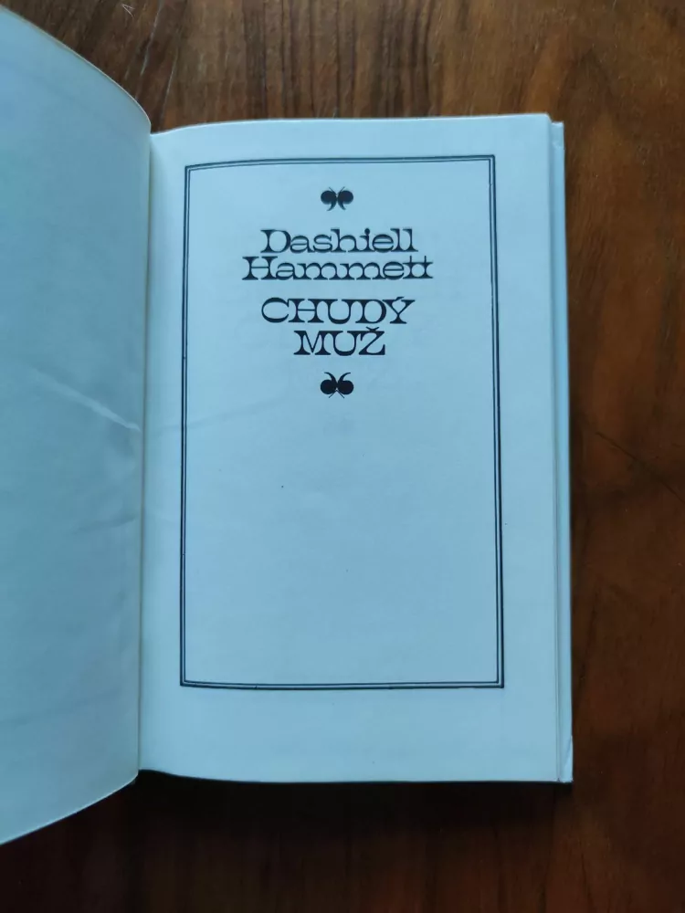SAMUEL DASHIELL HAMMET - Chudý muž