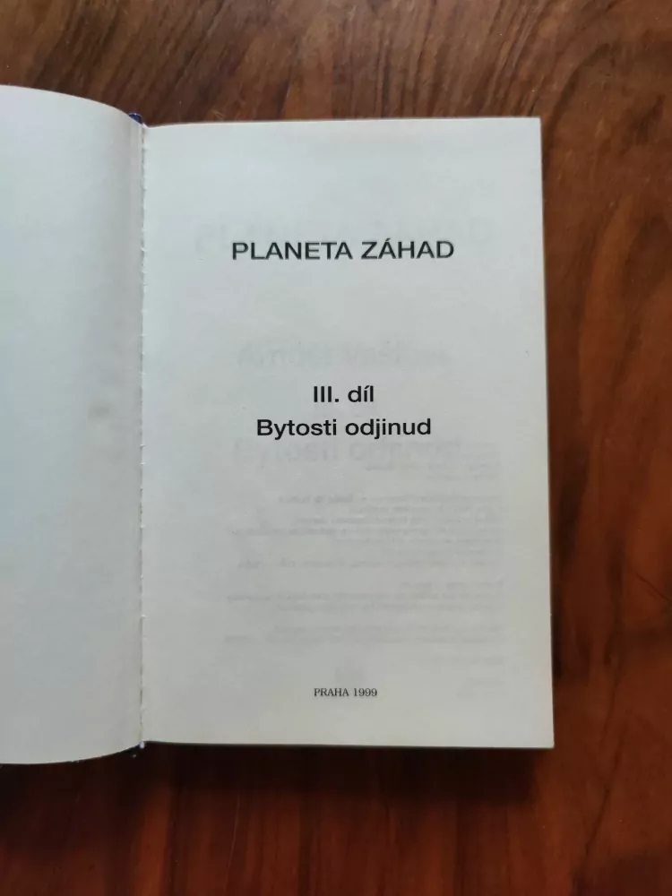 ARNOŠT VAŠÍČEK - Planeta záhad. III. díl, Bytosti odjinud
