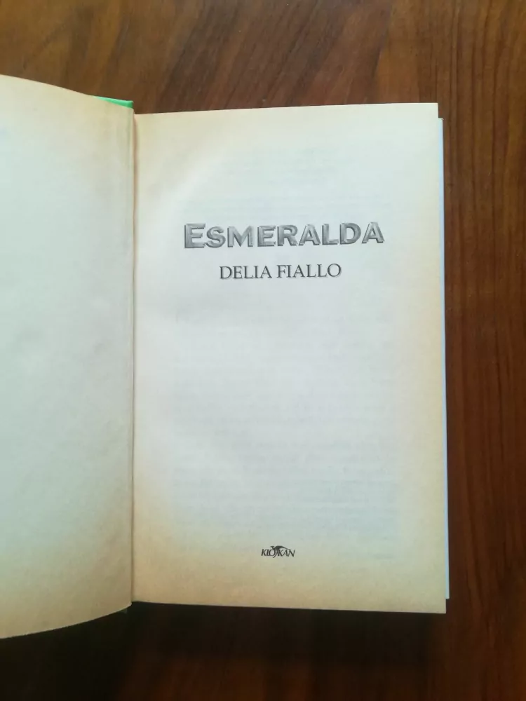 DELIA FIALLO - Esmeralda