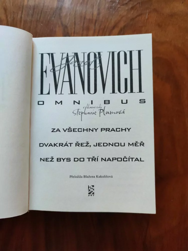 JANET EVANOVICH - Za všechny prachy, Dvakrát řež, jednou měř, Než bys do tří napočítal